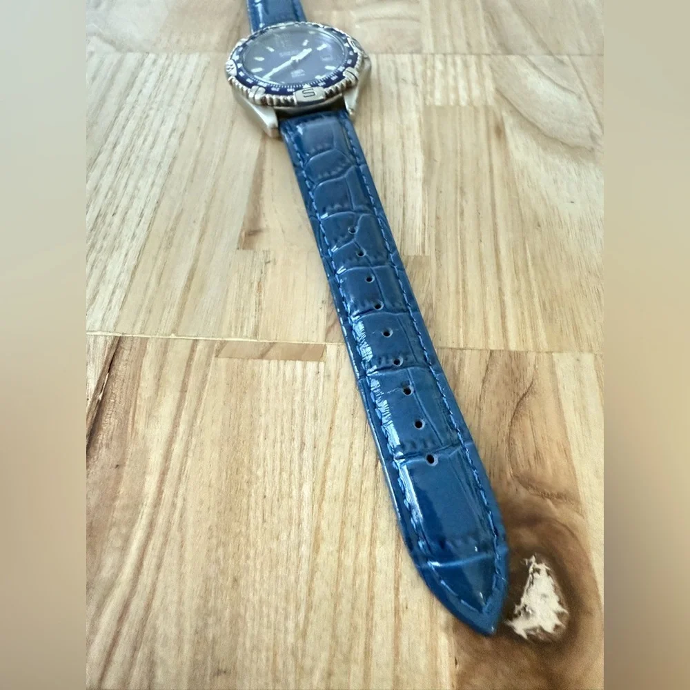 Fossil Blue stainless steel sport diver style blue leather watch NEW BATTERY